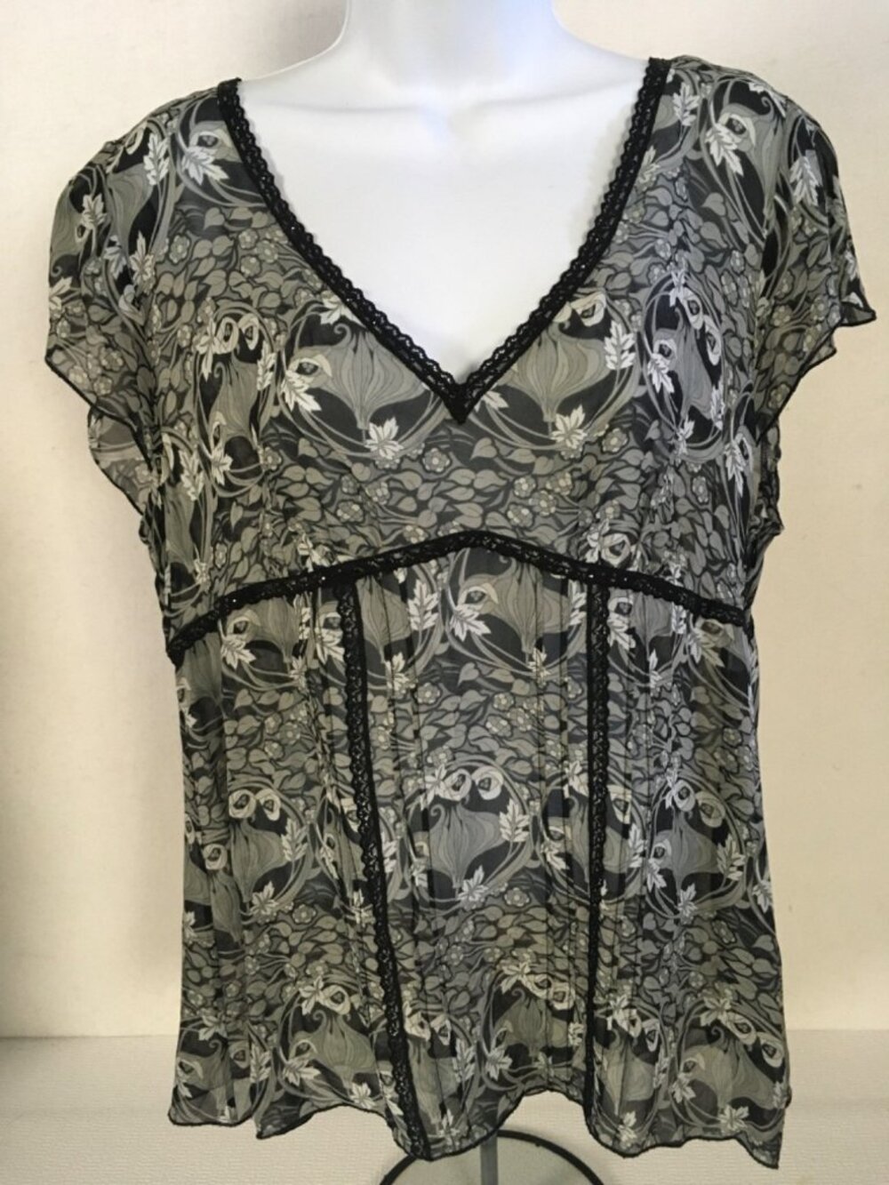 The Limited Top Women Size XL Black Gray White  Sheer Side Zipper V neck Lace